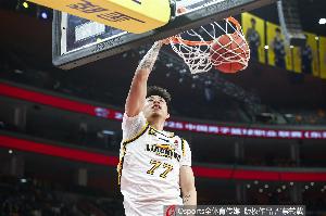 华体会官方入口-除了扣篮没亮点！张镇麟半场5中2&amp;三分3中0 得到4分2助&amp;正负值-5