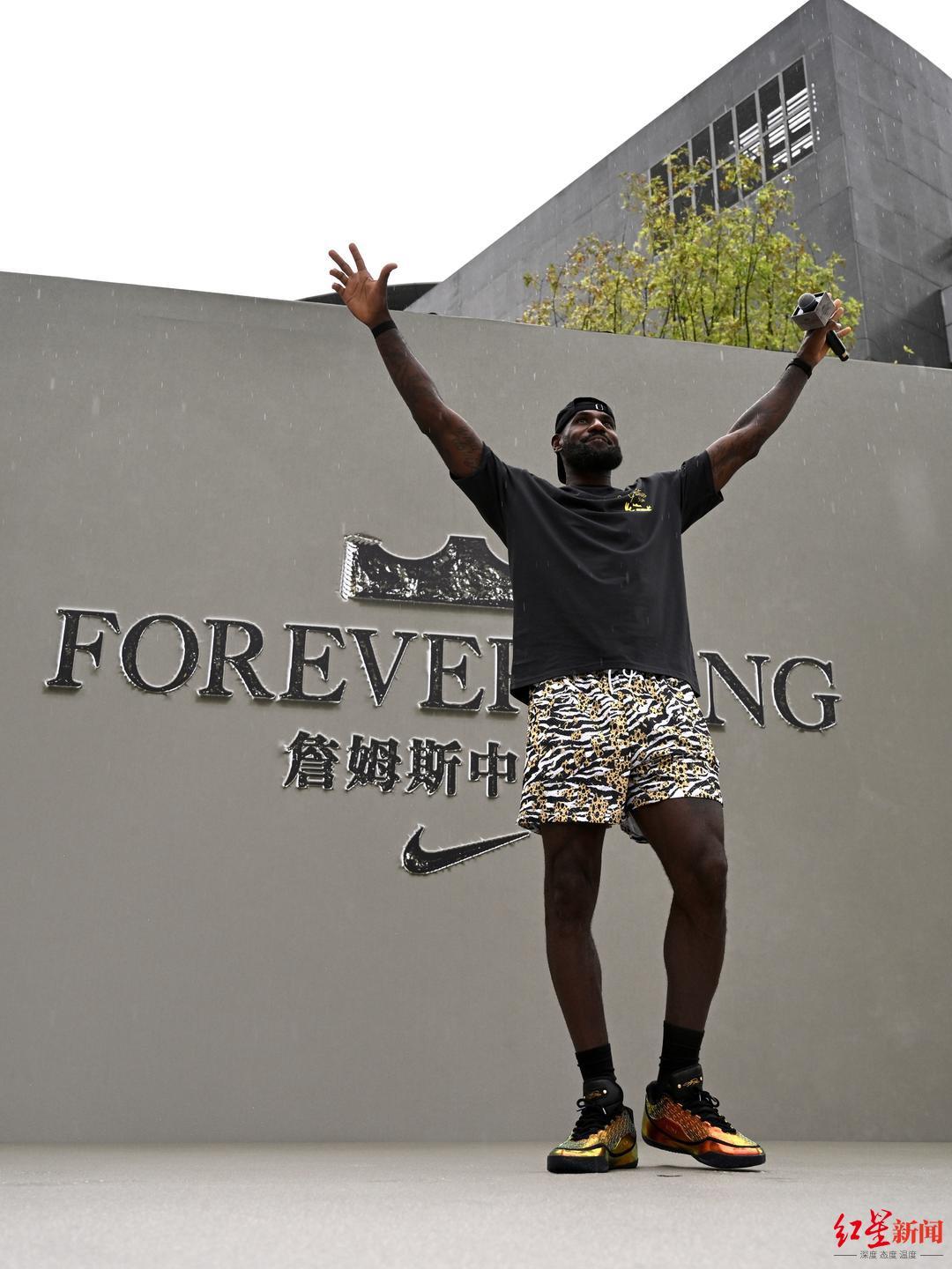 华体会官网-时隔十四年再次到访，勒布朗·詹姆斯燃爆蓉城！他表白说：我太爱成都了